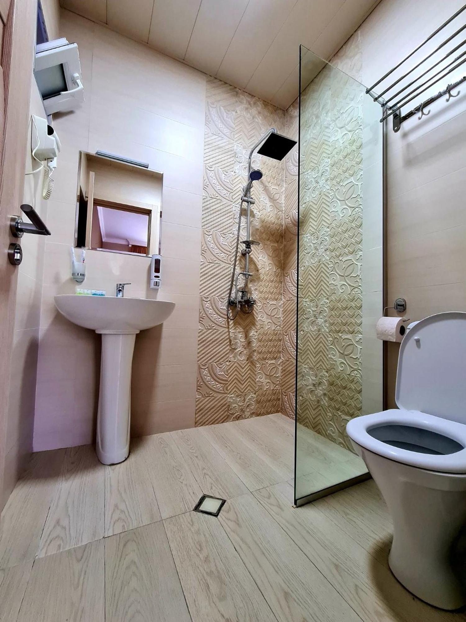 Baqari Inn Kazbegi Chambre photo